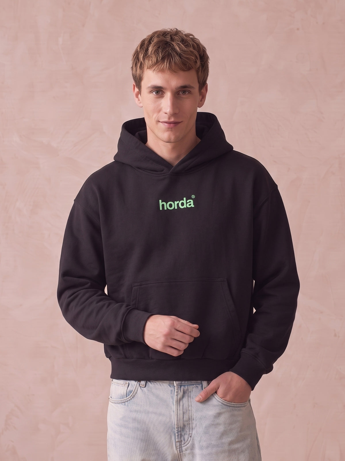 Felpa con cappuccio nera con piccolo logo verde menta horda al centro del petto