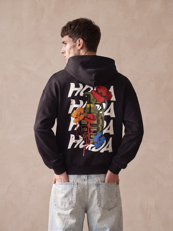 Retro di felpa nera con cappuccio con grafica di una granata con papaveri colorati e la scritta HORDA ripetuta