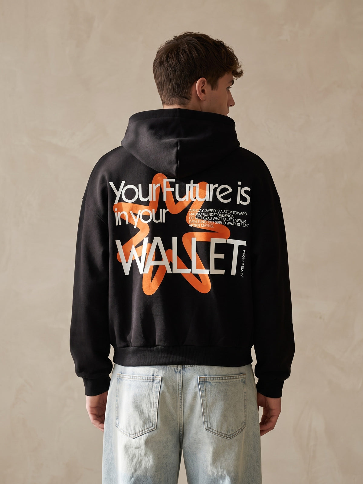 Retro di felpa nera con cappuccio con stampa "Your Future is in your Wallet" e stella arancione