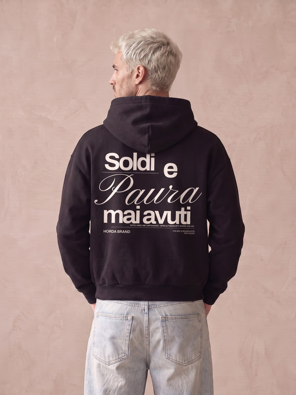 Retro di felpa nera con cappuccio con stampa bianca "Soldi e Paura mai avuti" e logo Horda Brand