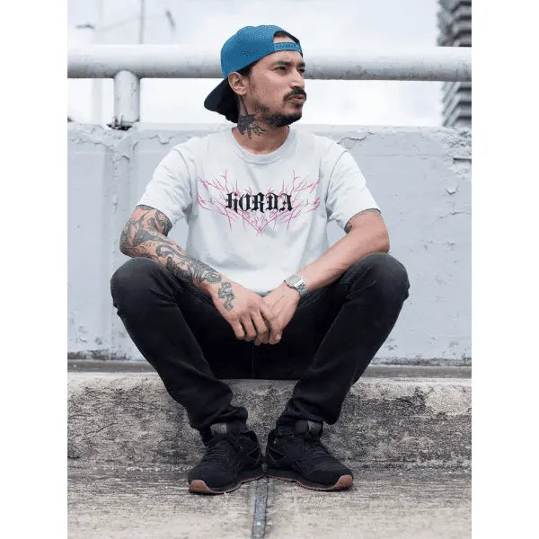 Streetwear Horda: l'essenza della cultura urbana in ogni dettaglio. Design originali, materiali di alta qualità e dettagli unici per un look che esprime la tua personalità. Scopri la collezione!