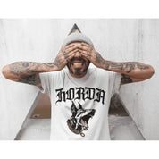 vivi l'esperienza dello streetwear autentico. Capi unici, design originali e qualità superiore per chi vuole distinguersi. Scopri la nostra selezione esclusiva e lasciati conquistare dallo stile Horda!