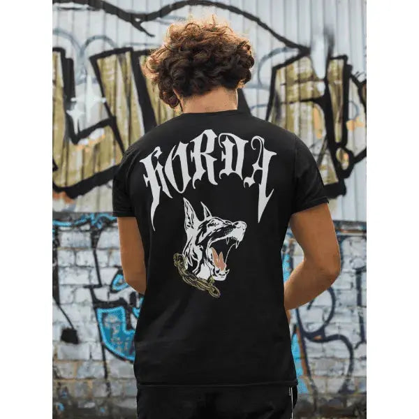 Vivi la cultura streetwear con Horda. Abbigliamento autentico, design esclusivi e dettagli ricercati per un look che esprime la tua individualità. Entra nel mondo Horda!