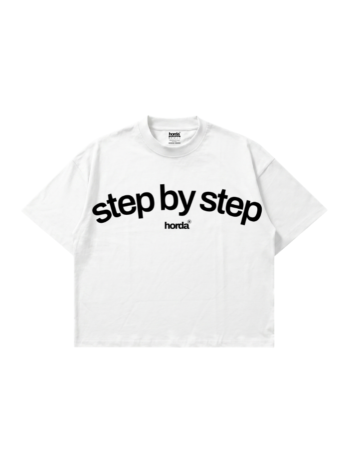T-shirt Bianca Boxy Fit "Step By" 200gsm Made in Italy | Horda Brand Horda