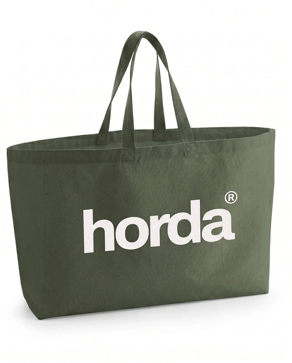 Tote bag verde oliva Horda in cotone riciclato con logo bianco, foto prodotto su sfondo bianco