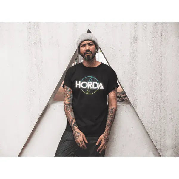 Horda: l'abbigliamento che ridefinisce lo streetwear contemporaneo. Design all'avanguardia, materiali premium e dettagli ricercati per un look che non passa inosservato