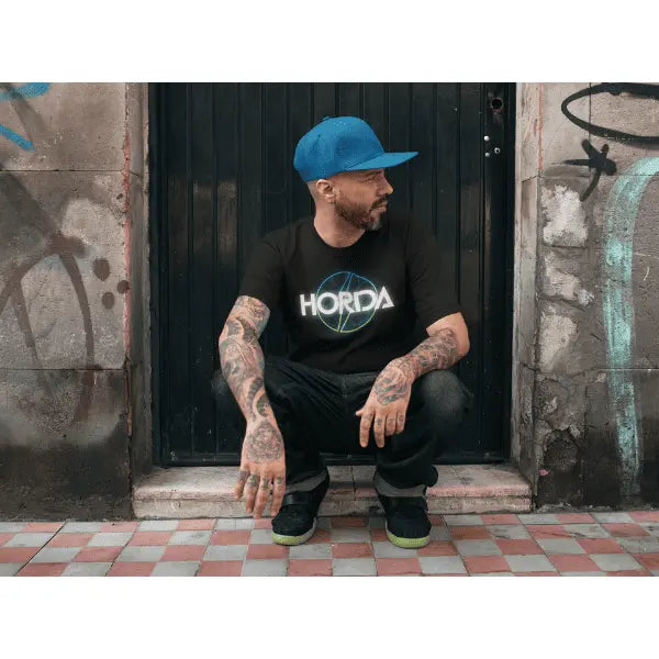 Streetwear Horda: l'essenza della cultura urbana in ogni dettaglio. Design originali, materiali di alta qualità e dettagli unici per un look che esprime la tua personalità. Scopri la collezione!